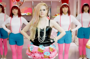 Avril-Lavingne-Hello-Kitty-grab