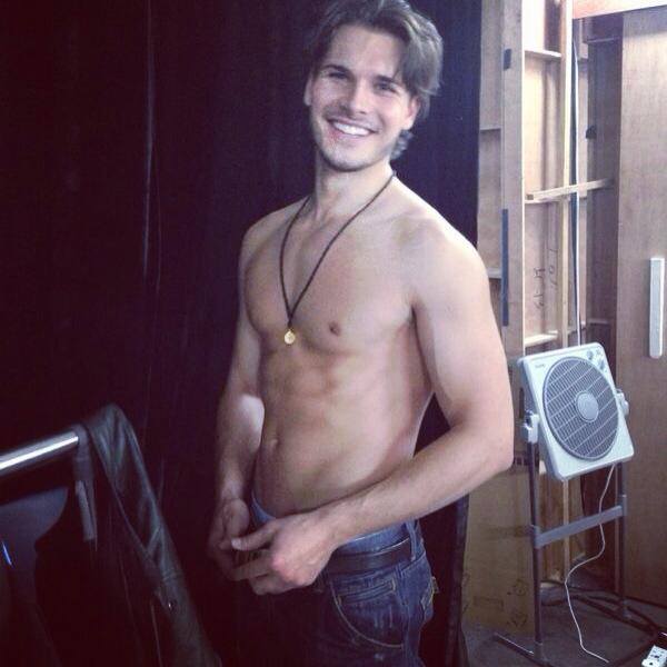 1544967_263781440444183_1493008007_n